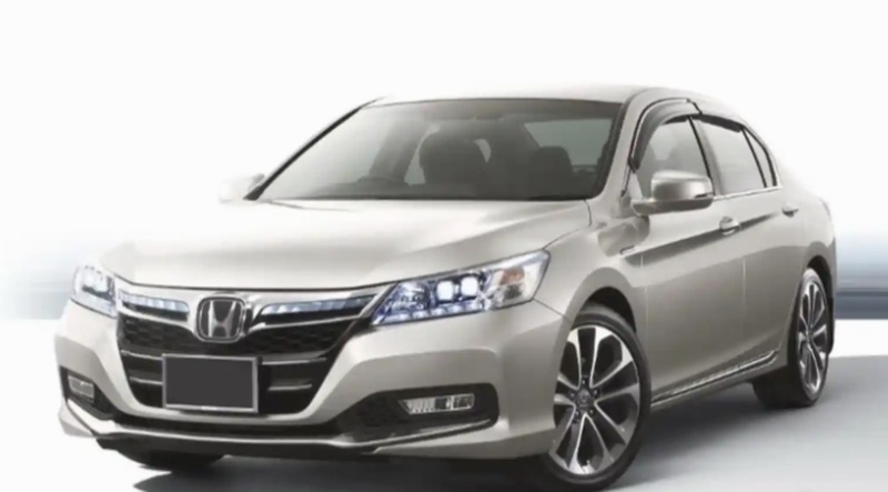 Лобовое стекло на Honda Accord 2014